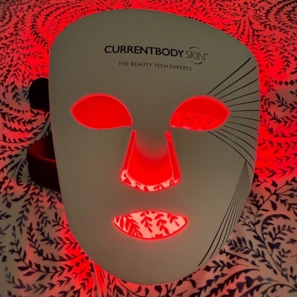 CurrentBody Skin LED Light Therapy Mask: Series 2 - Picture 4 of 4